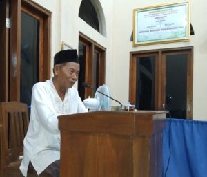 Lurah Kulwaru saat Memberikan Sambutan dalam Safari tarawih