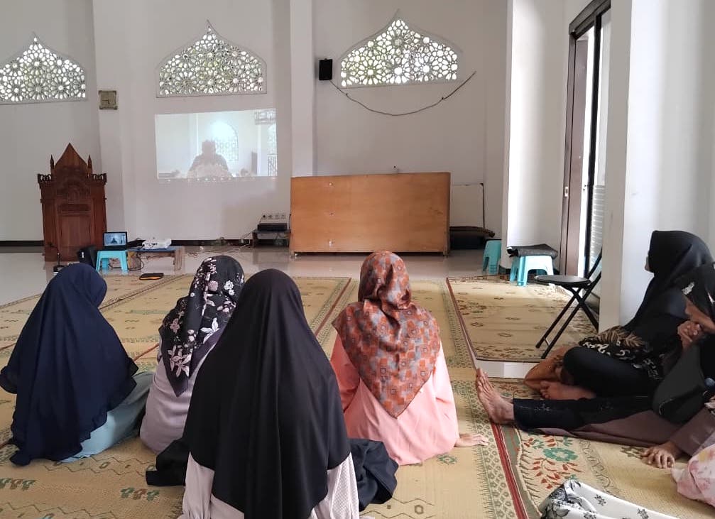 Ibu-ibu PAC LDII Tawangsari dan Kulwaru hadiri Seminar Kesehatan Reproduksi secara daring minggu 30 November