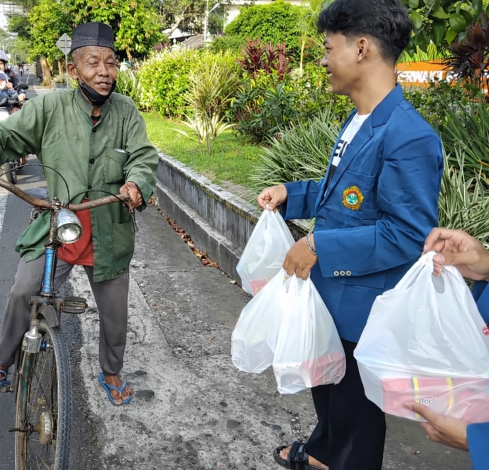 LDII Kulon Progo bagikan takjil pada pengguna jalan Selasa 17 Maret 2026