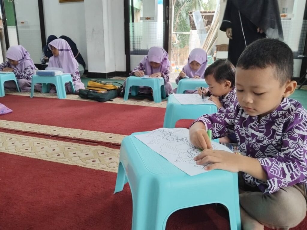 LDII Tawangsari gelar munaqosyah lomba mewarnai sebagai salah satu daya tarik agar tidak ramai