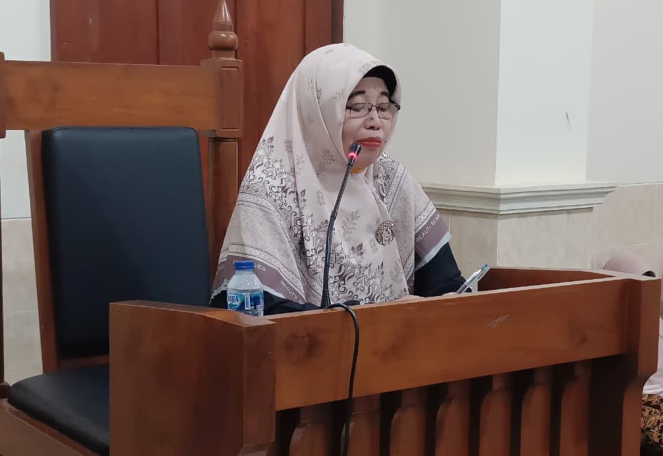 Narasumber dari Bagian PPKK saat memberikan materi pada pengajian ibu-ibu DPD LDII Kulon Progo