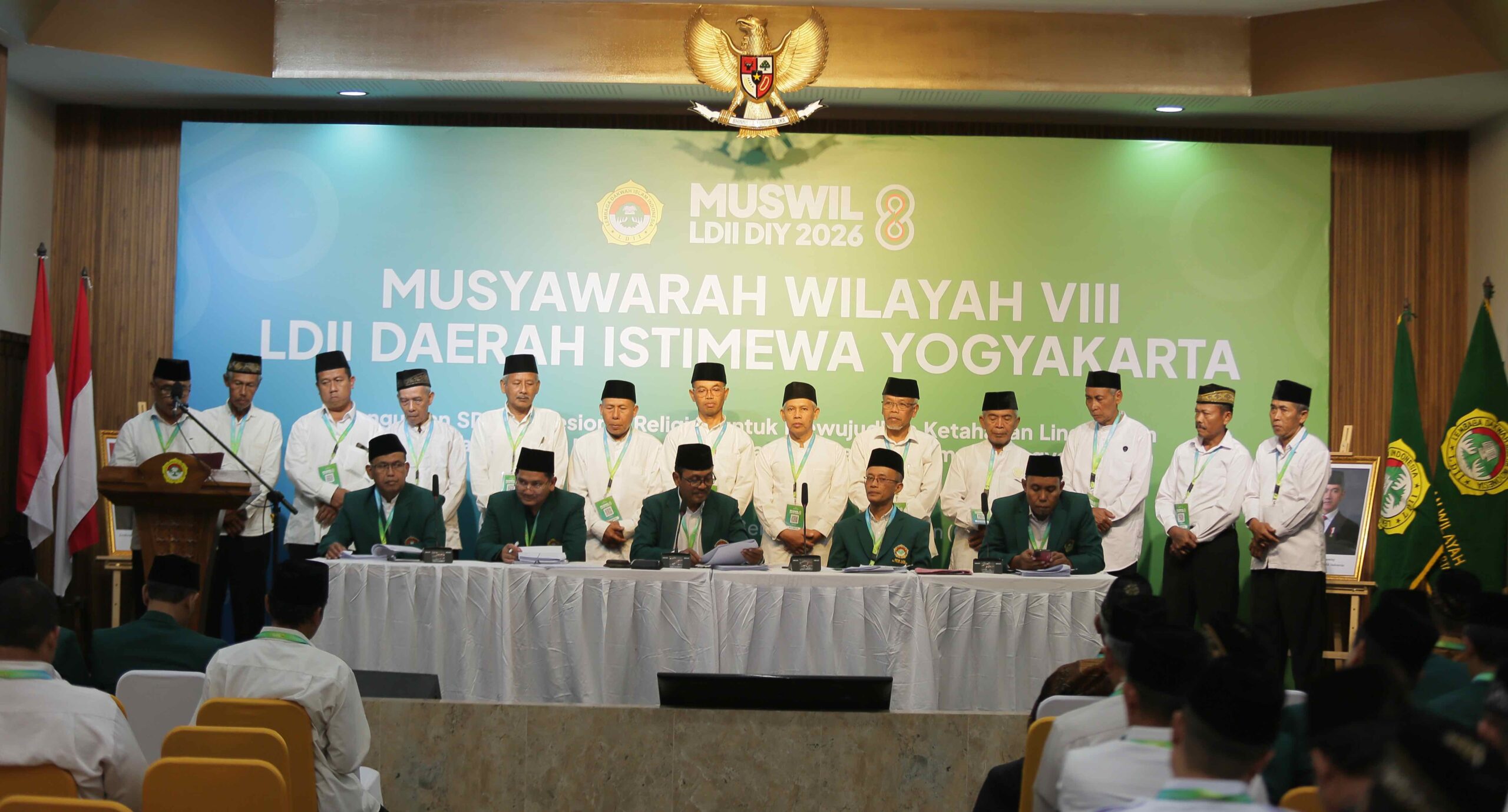 Pengurus Harian DPD dan Ketua PC LDII se-Kulon Progo saat menyampaikan pernyataan sikap pada Muswil VIII