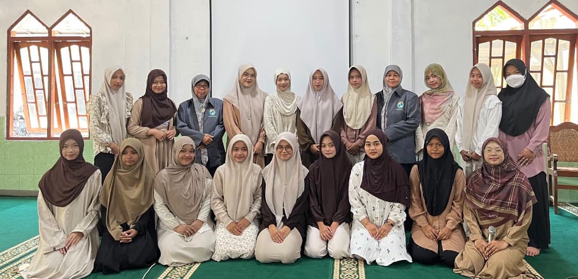 Foto Bersama usai Glow & Glam PC LDII Lendah