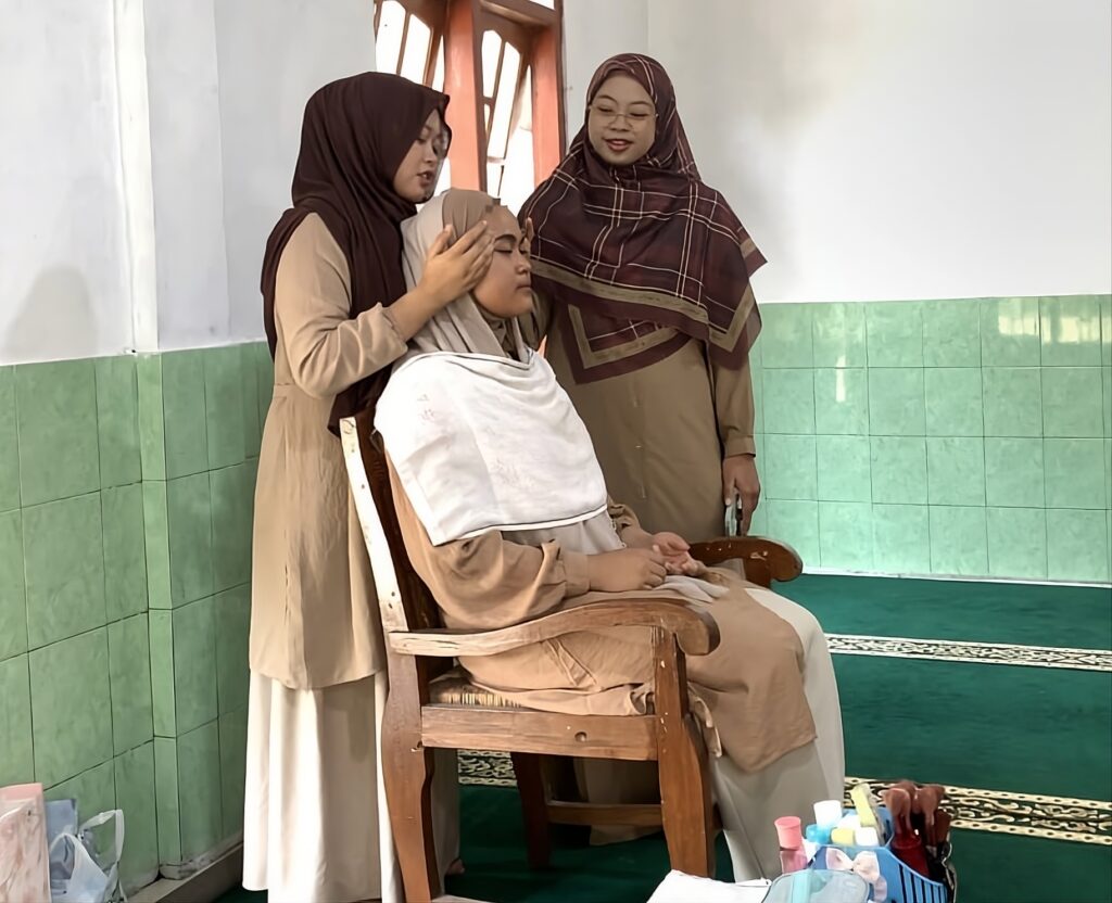 Glow & Glam PC LDII Lendah kenalkan makeup simpel dan syar’i kepada remaja putri