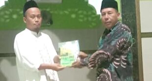 Penyerahan Majalah Nuansa kepada Takmir Masjid Al Munajat