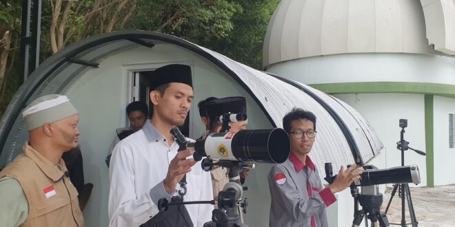 Teguh Fidinillah saat Rukyat Hilal di Parangtritis