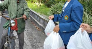 LDII Kulon Progo bagikan takjil pada pengguna jalan Selasa 17 Maret 2026