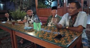 Sumiran (paling kanan) saat menyampaikan pengalamannya memimpin Kapanewon Girimulyo