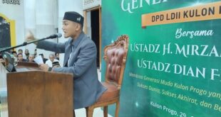 Ustadz Dian Firdaus memberikan pembekalan kepada para pembina generus LDII Kulon Progo