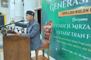 Ustadz Dian Firdaus memberikan pembekalan kepada para pembina generus LDII Kulon Progo